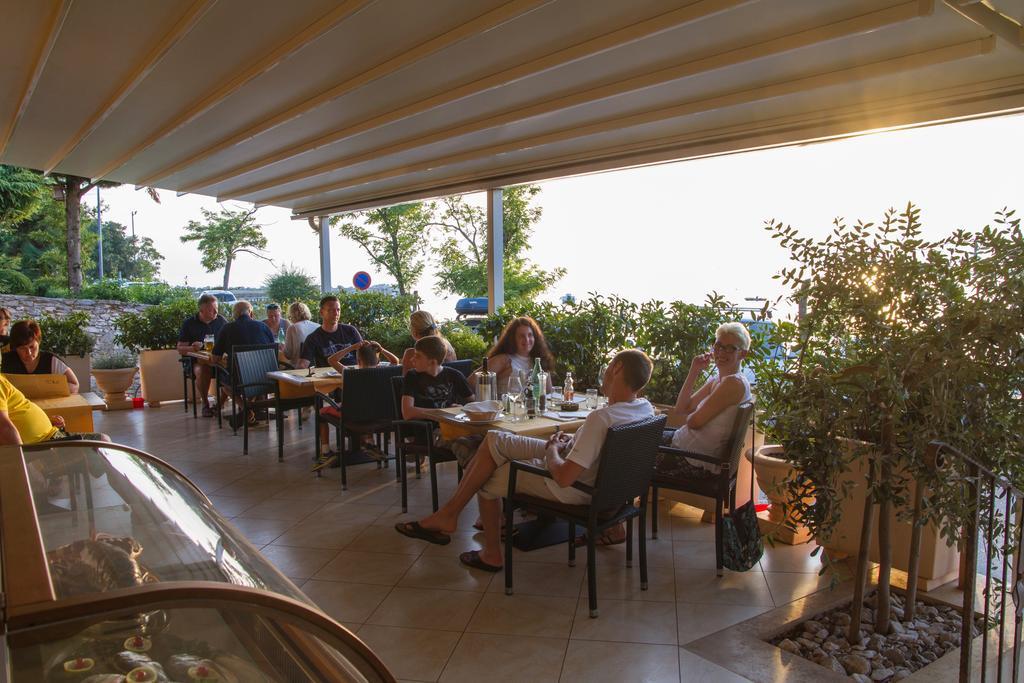 Hotel Zlatna Vala Umag Dış mekan fotoğraf