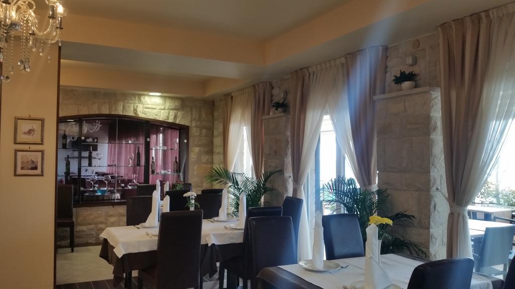 Hotel Zlatna Vala Umag Dış mekan fotoğraf