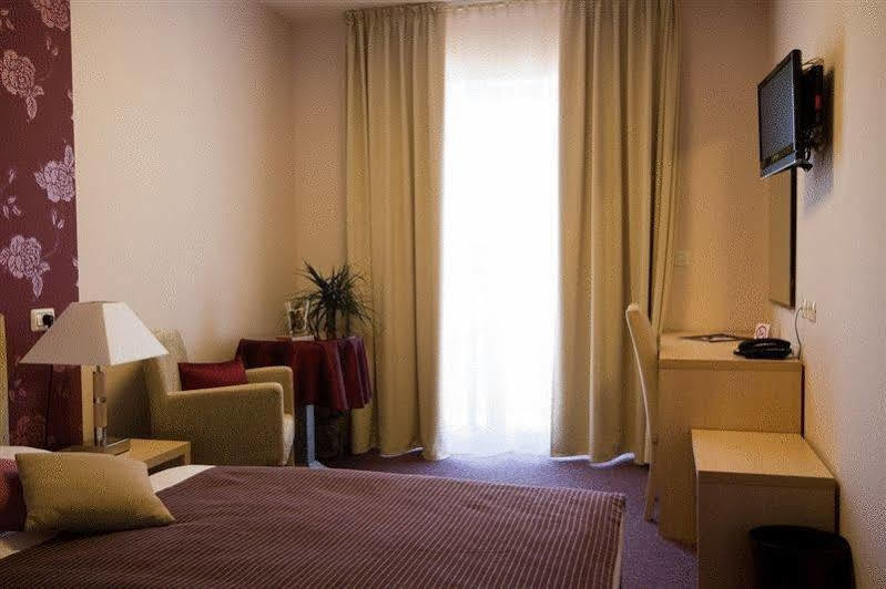 Hotel Zlatna Vala Umag Dış mekan fotoğraf